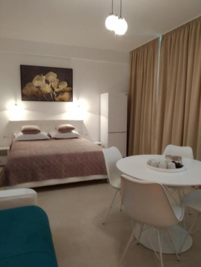 Square Residence 13